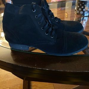 Size 11-Zigi Girl Black suede lace up combat boots